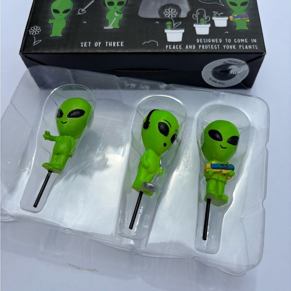 NWT Urban Outfitters Glow In The Dark Alien Plant Markers - Picture 9 of 9